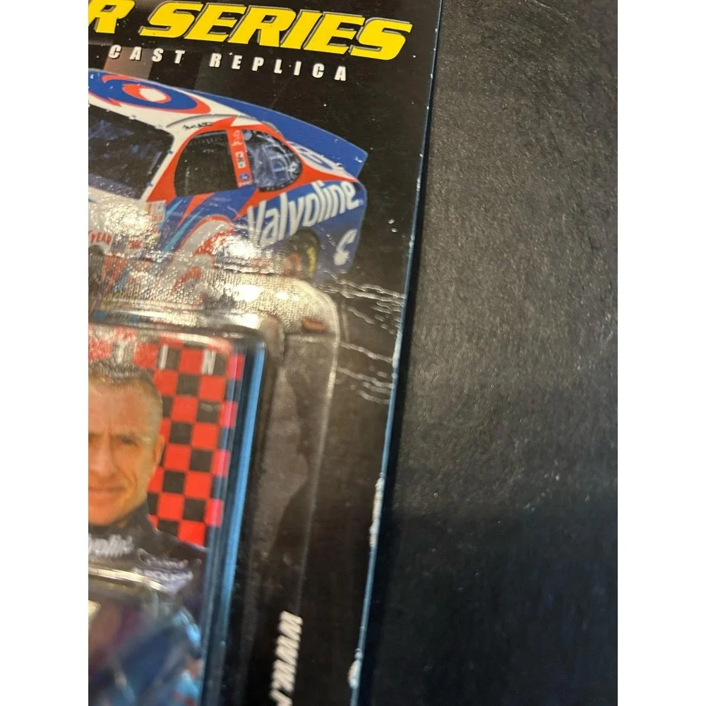 NASCAR 2000 Racing Champions Premier Series 1:64 Scale Mark Martin #6 Valvoline‎